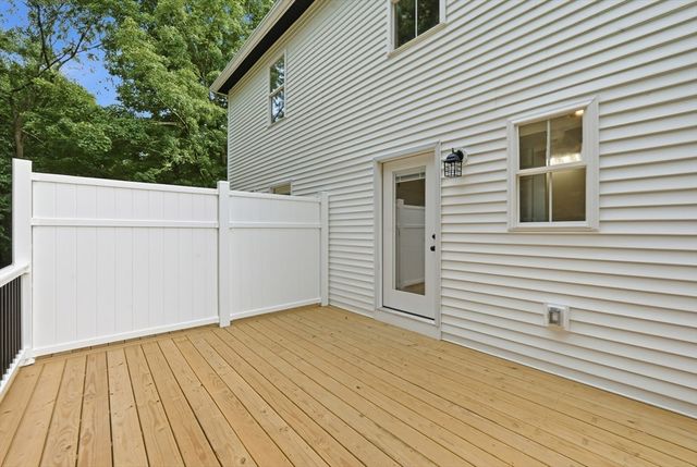 71 Pine St A, Warren, MA 01083