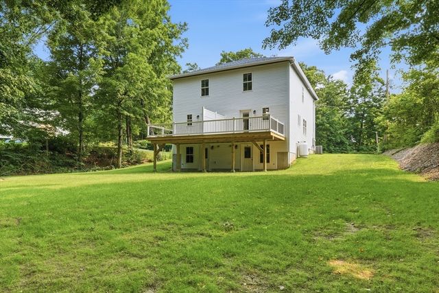 71 Pine St A, Warren, MA 01083