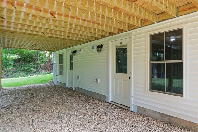 71 Pine St A, Warren, MA 01083