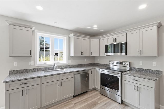 71 Pine St A, Warren, MA 01083