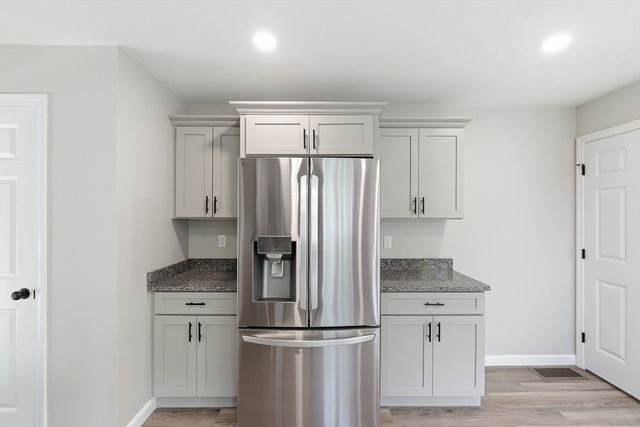 71 Pine St A, Warren, MA 01083