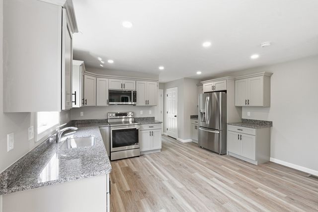 71 Pine St A, Warren, MA 01083