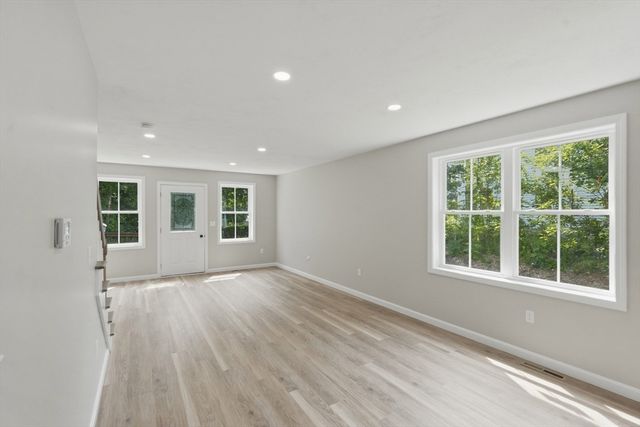 71 Pine St A, Warren, MA 01083