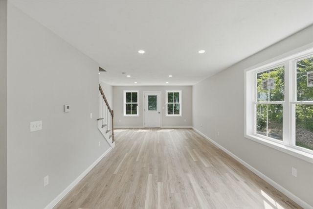 71 Pine St A, Warren, MA 01083