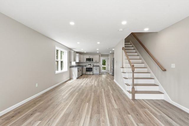 71 Pine St A, Warren, MA 01083