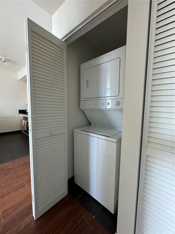 79 SW 12th St 1502-S, Miami, FL 33130