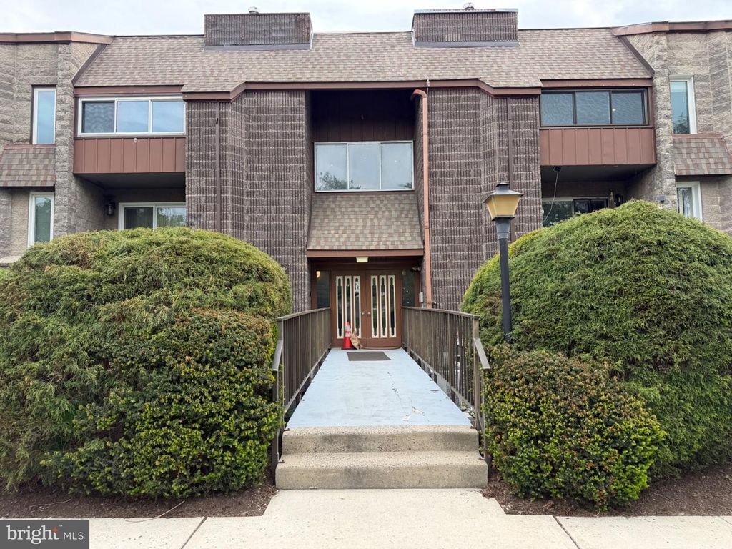 111 LEEDOM WAY, Newtown, PA 18940