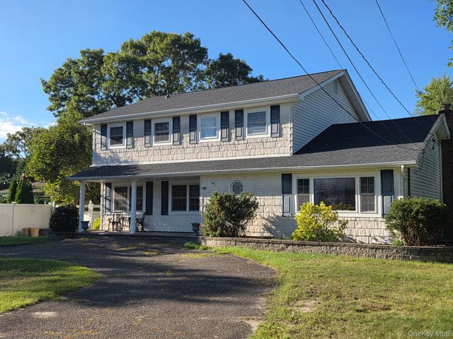 343 Mohawk Place, Holbrook, NY 11741