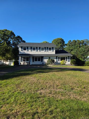 343 Mohawk Place, Holbrook, NY 11741