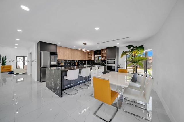 990 NW 131st Ave, Miami, FL 33182