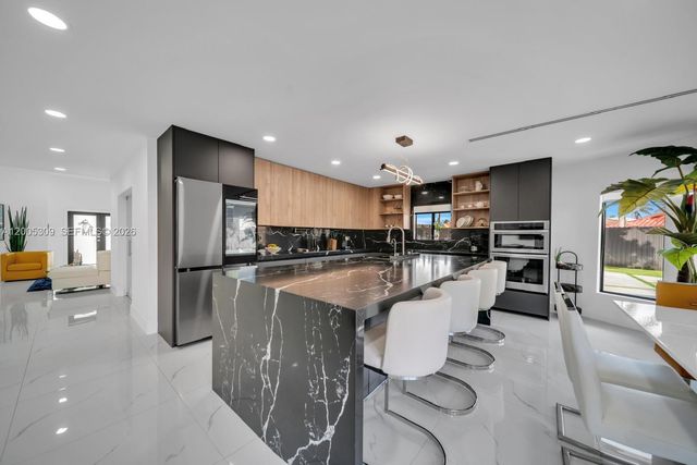 990 NW 131st Ave, Miami, FL 33182