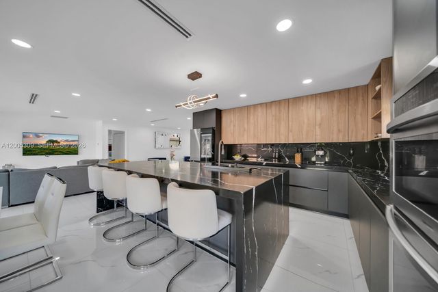 990 NW 131st Ave, Miami, FL 33182