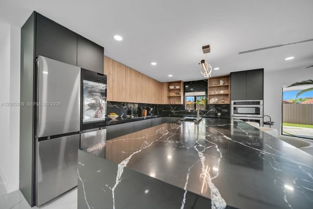 990 NW 131st Ave, Miami, FL 33182