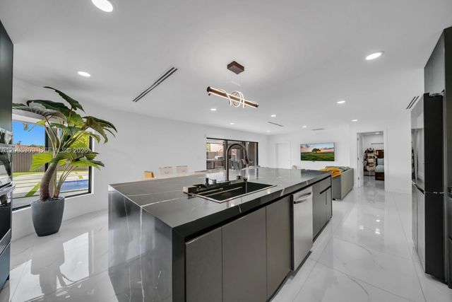 990 NW 131st Ave, Miami, FL 33182