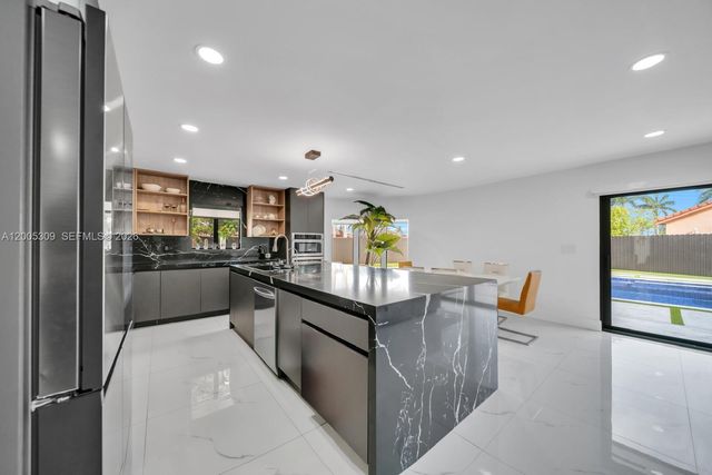 990 NW 131st Ave, Miami, FL 33182