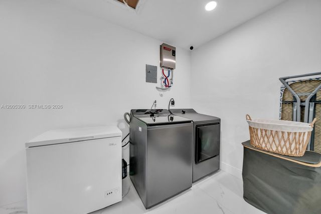 990 NW 131st Ave, Miami, FL 33182