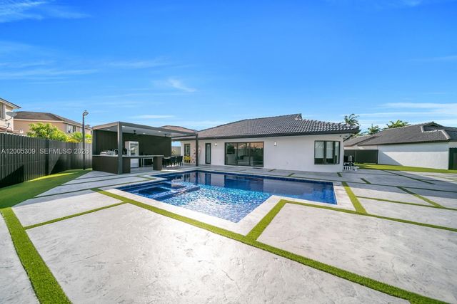 990 NW 131st Ave, Miami, FL 33182