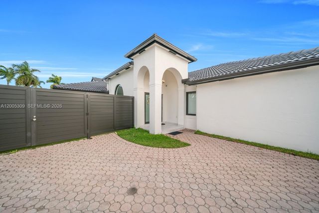 990 NW 131st Ave, Miami, FL 33182
