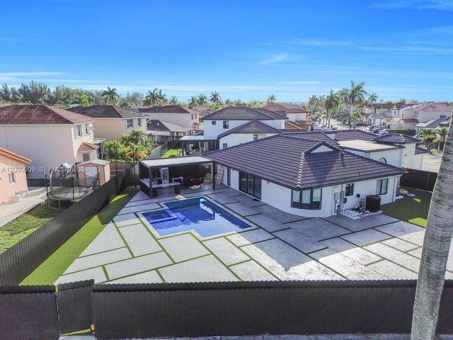 990 NW 131st Ave, Miami, FL 33182