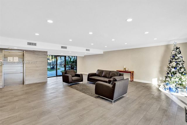 1595 NE 135th St 334, North Miami, FL 33161