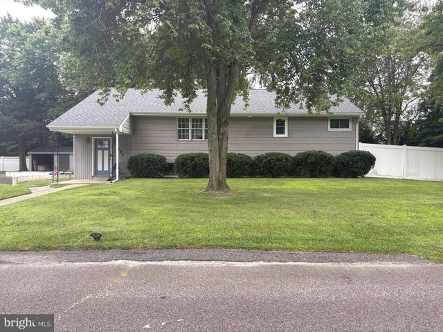 105 LEDDEN LN, Blackwood, NJ 08012