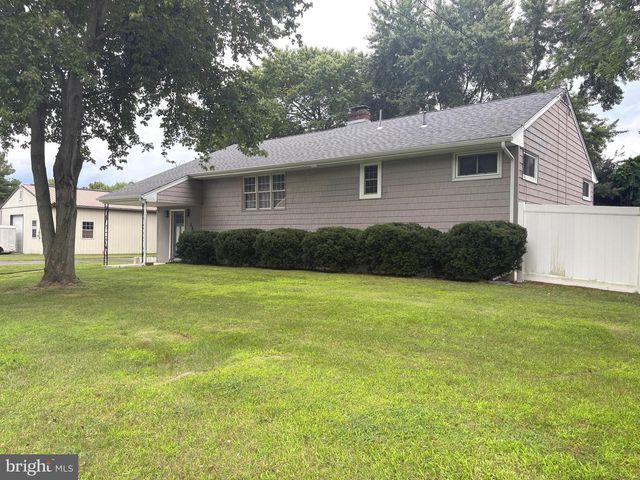 105 LEDDEN LN, Blackwood, NJ 08012
