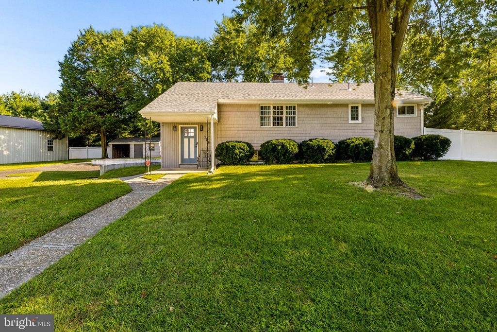 105 LEDDEN LN, BLACKWOOD, NJ 08012 — exterior