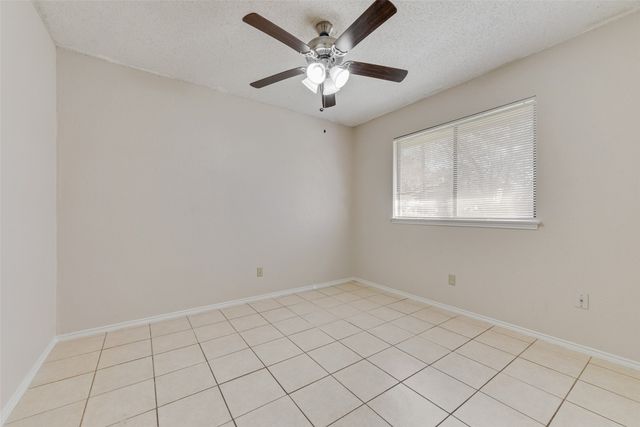 6423 Rising Meadow Drive, Arlington, TX 76018