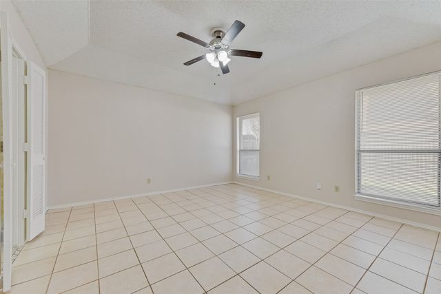 6423 Rising Meadow Drive, Arlington, TX 76018