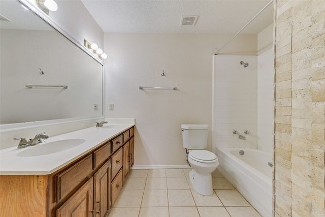 6423 Rising Meadow Drive, Arlington, TX 76018