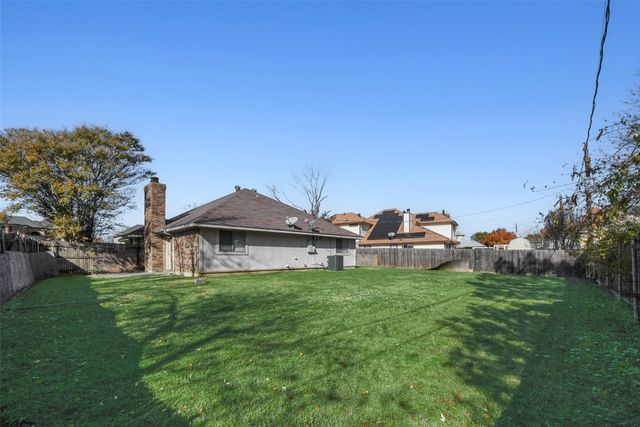 6423 Rising Meadow Drive, Arlington, TX 76018