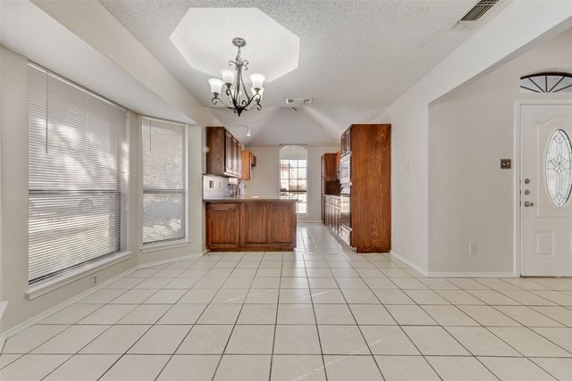 6423 Rising Meadow Drive, Arlington, TX 76018