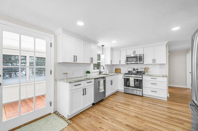 62 Baymor Dr, East Longmeadow, MA 01028