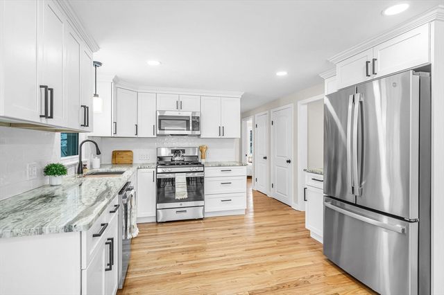 62 Baymor Dr, East Longmeadow, MA 01028