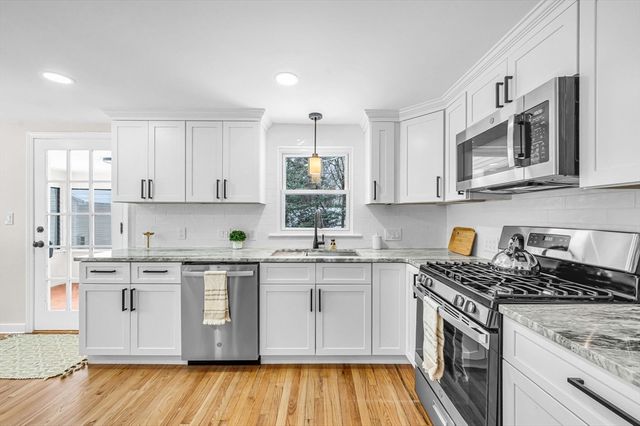 62 Baymor Dr, East Longmeadow, MA 01028