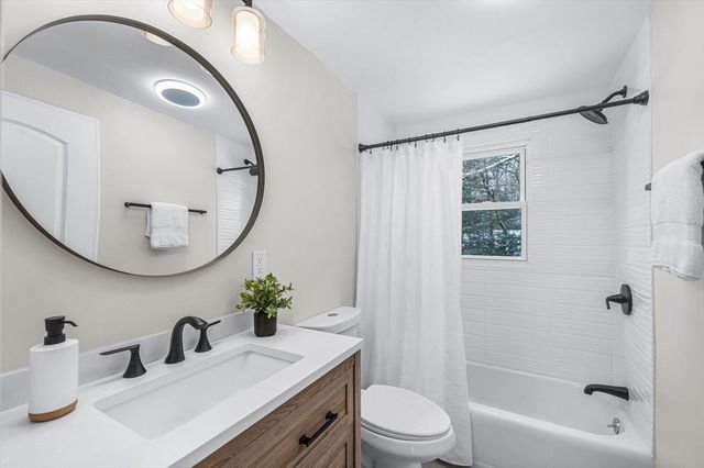 62 Baymor Dr, East Longmeadow, MA 01028