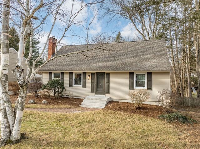 62 Baymor Dr, East Longmeadow, MA 01028
