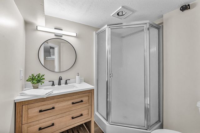 62 Baymor Dr, East Longmeadow, MA 01028