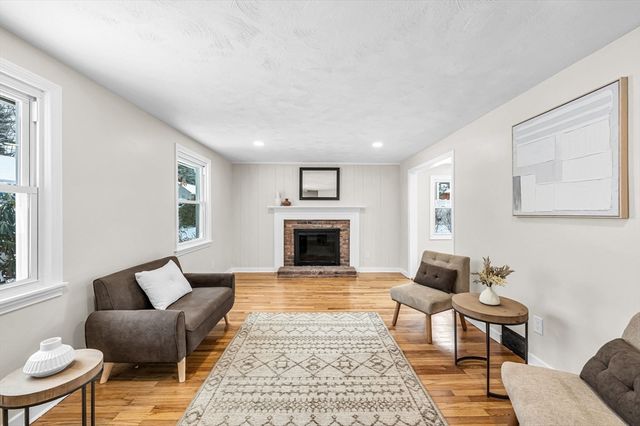 62 Baymor Dr, East Longmeadow, MA 01028