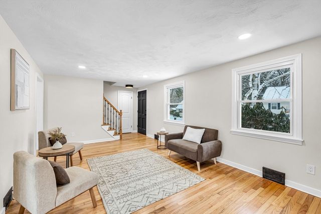 62 Baymor Dr, East Longmeadow, MA 01028