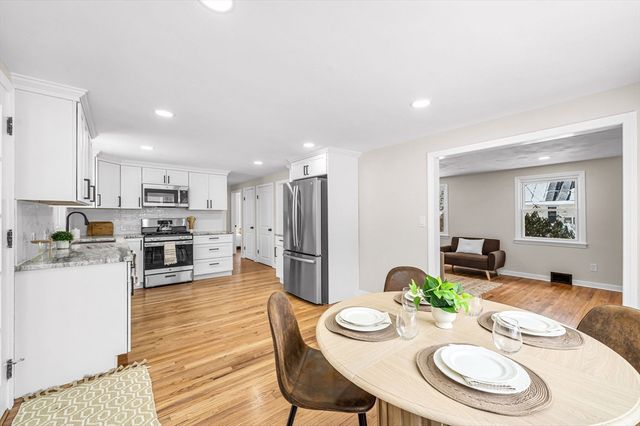 62 Baymor Dr, East Longmeadow, MA 01028