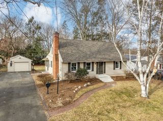 62 Baymor Dr, East Longmeadow, MA 01028