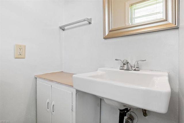 7 Briar DR, Hampton, VA 23661