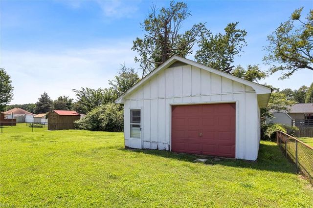 7 Briar DR, Hampton, VA 23661