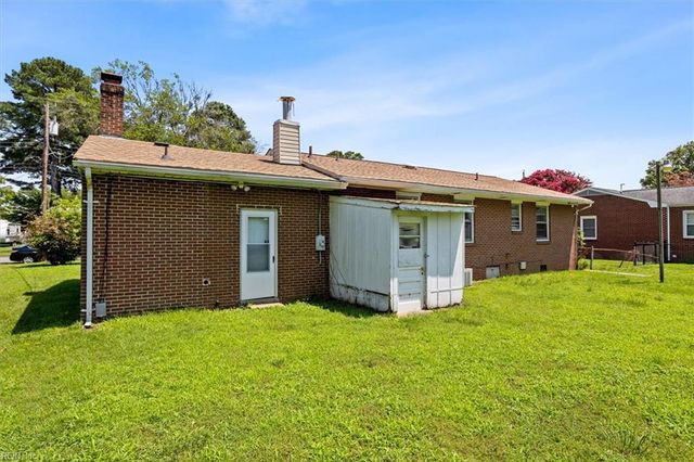7 Briar DR, Hampton, VA 23661
