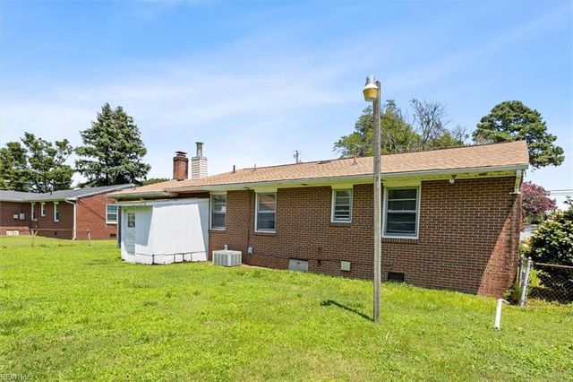 7 Briar DR, Hampton, VA 23661