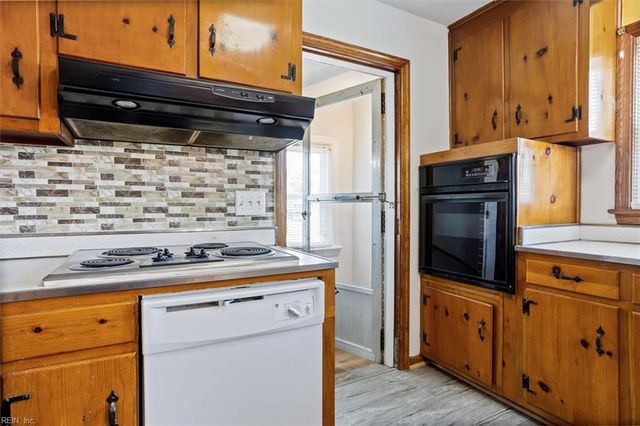 7 Briar DR, Hampton, VA 23661