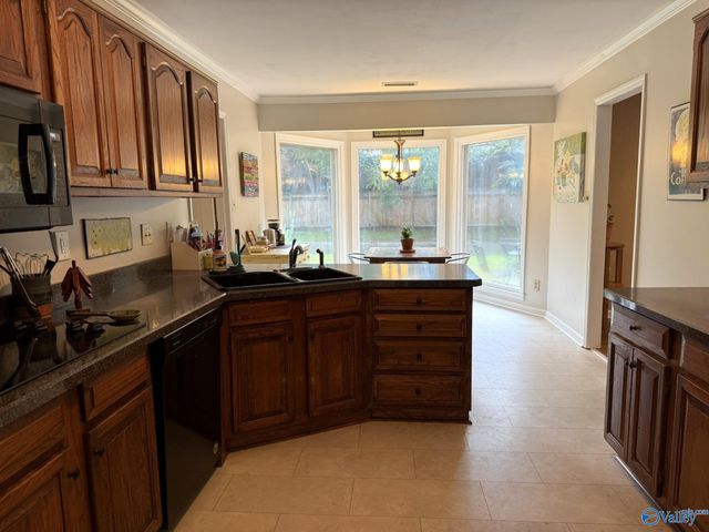 1600 Kenwood Court, Decatur, AL 35601