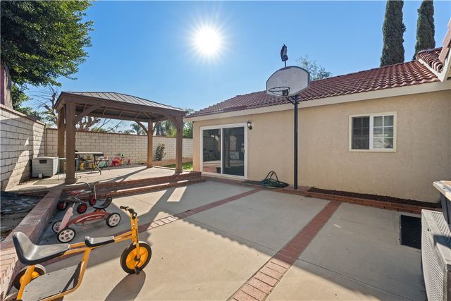 14045 Parkwood, Fontana, CA 92337