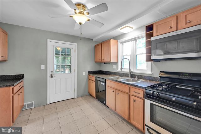 3937 WALNUT ST, Harrisburg, PA 17109